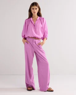 Airy wide-fit blouse