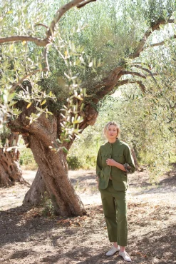 Barrel-fit trousers with decorative seams