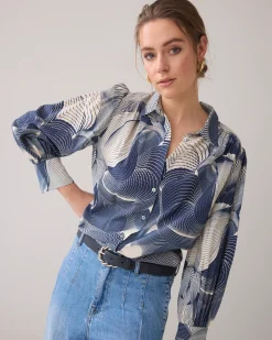 Belt with oval buckle