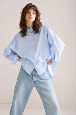 Blouse with fancy buttons