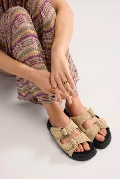 Leather sandal with studs