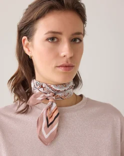 Shiny square scarf