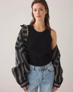 Singlet with scalloped details