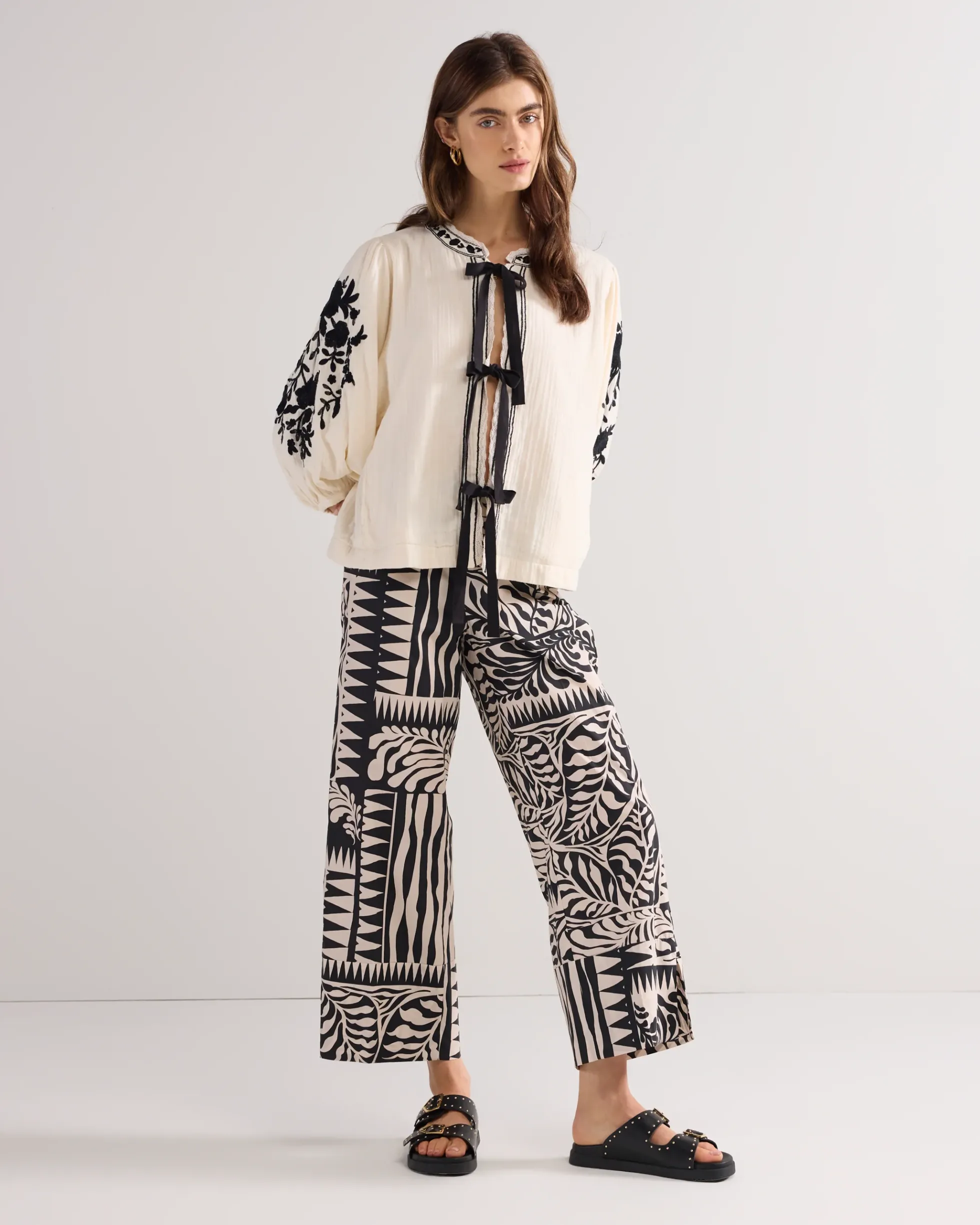 7/8th length two-tone trousers