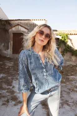 Top in striped denim