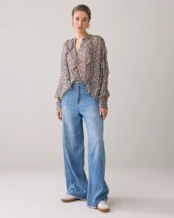 Top with petit-fleur ruffles