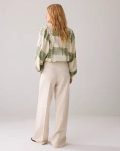 Trousers with pleated waistband