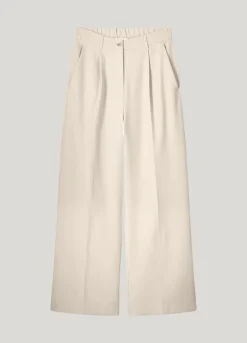 Trousers with pleated waistband