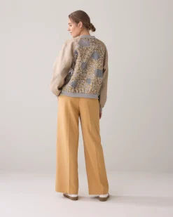 Trousers with pleated waistband