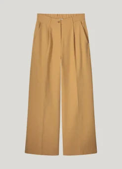 Trousers with pleated waistband