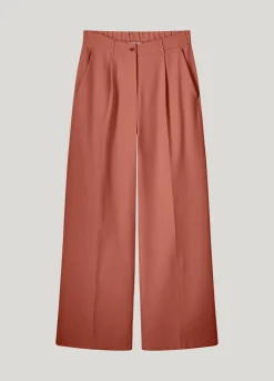 Trousers with pleated waistband