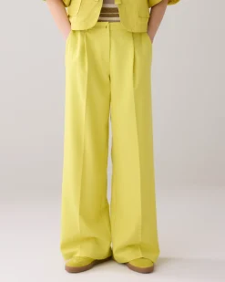 Trousers with pleated waistband